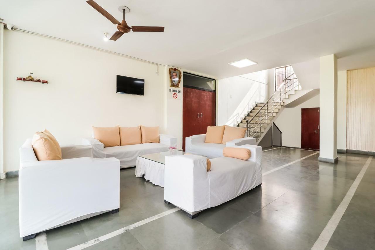 Capital O 60233 Brij Ki Rasoi Deluxe Hotell Lucknow Eksteriør bilde