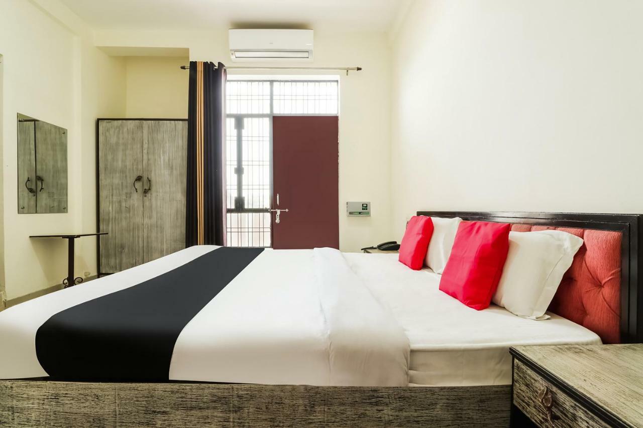 Capital O 60233 Brij Ki Rasoi Deluxe Hotell Lucknow Eksteriør bilde