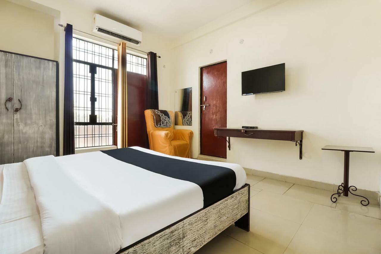 Capital O 60233 Brij Ki Rasoi Deluxe Hotell Lucknow Eksteriør bilde