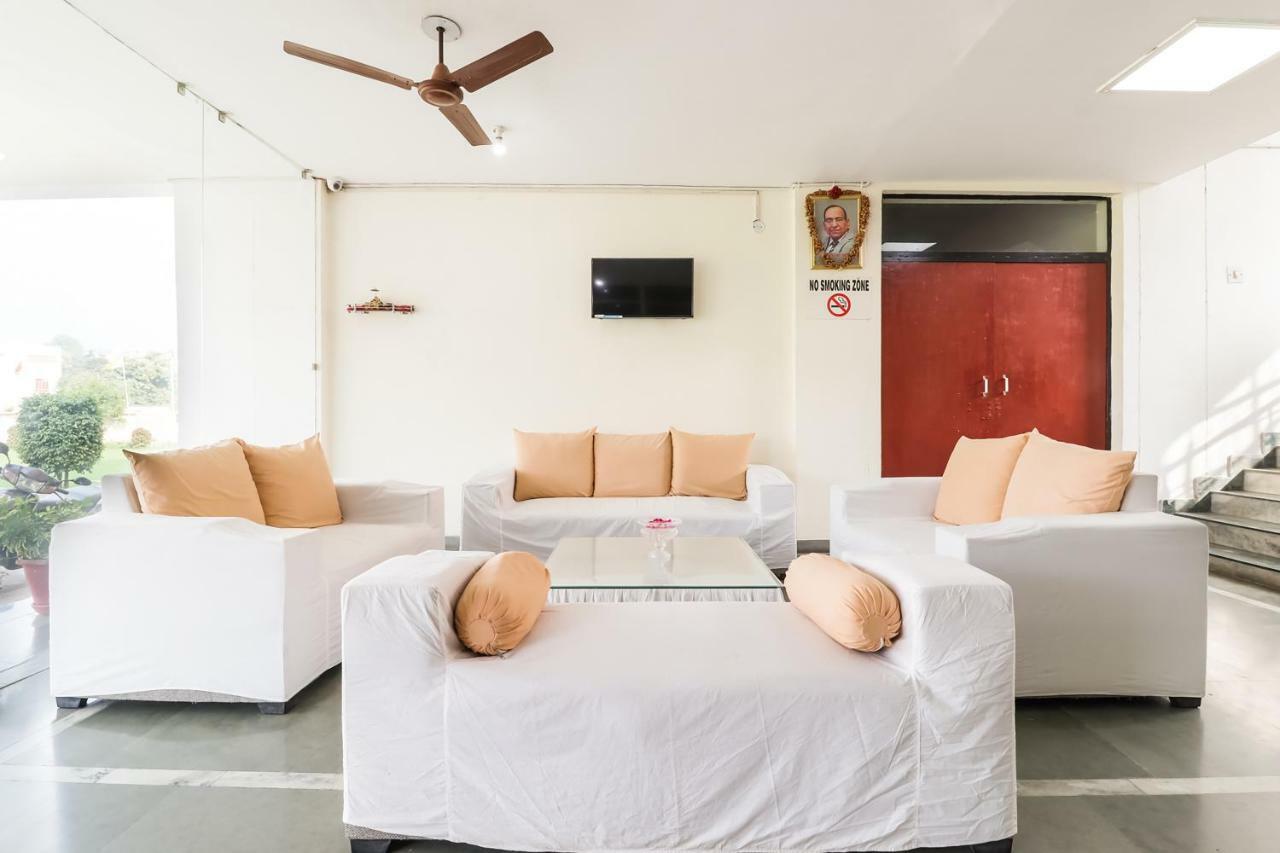 Capital O 60233 Brij Ki Rasoi Deluxe Hotell Lucknow Eksteriør bilde