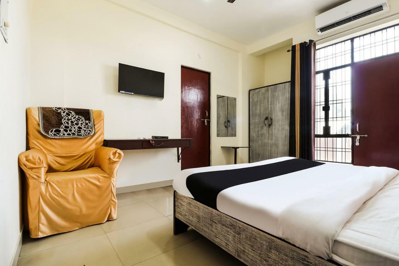 Capital O 60233 Brij Ki Rasoi Deluxe Hotell Lucknow Eksteriør bilde