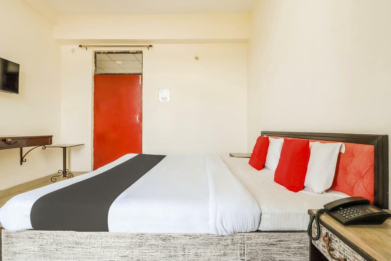 Capital O 60233 Brij Ki Rasoi Deluxe Hotell Lucknow Eksteriør bilde