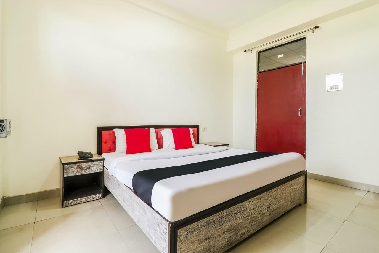 Capital O 60233 Brij Ki Rasoi Deluxe Hotell Lucknow Eksteriør bilde